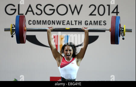 Medal Cermony. Zoe Smith (ITA) vince la medaglia d'oro. Sollevamento pesi - Womens 58kg GRUPPO A - SECC - Glasgow, Scozia - 260714 Foto Stock