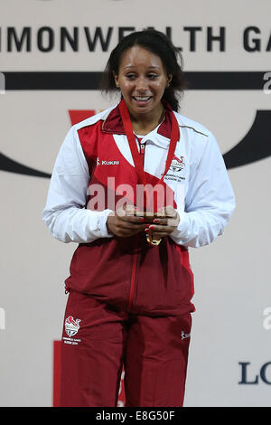 Medal Cermony. Zoe Smith (ITA) vince la medaglia d'oro. Sollevamento pesi - Womens 58kg GRUPPO A - SECC - Glasgow, Scozia - 260714 Foto Stock