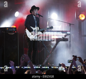 Hollywood, California, USA. 6 Ottobre, 2014. Inglese del gruppo rock Rixton giocato Jimmy Kimmel Live! Sul palco di Hollywood di lunedì 6 ottobre 2014. Credito: David Bro/ZUMA filo/Alamy Live News Foto Stock