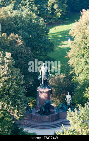 Statua del XIX secolo il Cancelliere tedesco Otto von Bismarck, il parco Tiergarten di Berlino Foto Stock