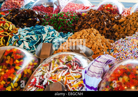 stalla con dolci di varie forme e colori Foto Stock