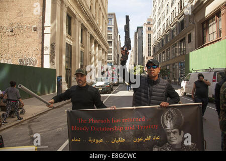 Dimostranti in simpatia con egiziani di Fratellanza musulmana. Musulmano annuale parata del giorno su Madison Avenue a New York City Foto Stock