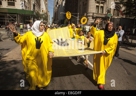 Dimostranti in simpatia con egiziani di Fratellanza musulmana. Musulmano annuale parata del giorno su Madison Avenue a New York City Foto Stock