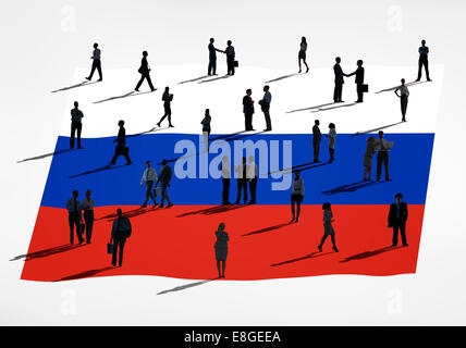 Bandiera russa e un gruppo di persone. Foto Stock