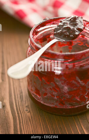 La confettura di frutti in cucchiaio Foto Stock
