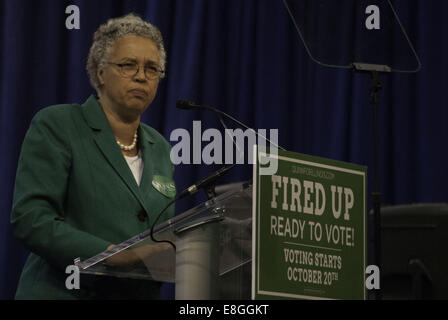 Chicago, IL, Stati Uniti d'America. Il 7 ottobre, 2014. Contea di Cook Board Presidente Toni Preckwinkle parla al rally democratica per il Governatore dell'Illinois Pat Quinn a Chicago il 7 ottobre 2014. Credito: Karen I. Hirsch/ZUMA filo/ZUMAPRESS.com/Alamy Live News Foto Stock