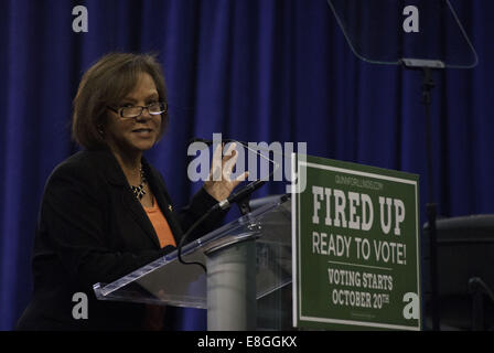Chicago, IL, Stati Uniti d'America. Il 7 ottobre, 2014. Congressista Robin Kelly getta il suo sostegno alle spalle del governatore dell'Illinois Pat Quinn in un rally democratica a Chicago il 7 ottobre 2014. Credito: Karen I. Hirsch/ZUMA filo/ZUMAPRESS.com/Alamy Live News Foto Stock