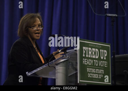 Chicago, IL, Stati Uniti d'America. Il 7 ottobre, 2014. Congressista Robin Kelly getta il suo sostegno alle spalle del governatore dell'Illinois Pat Quinn in un rally democratica a Chicago il 7 ottobre 2014. Credito: Karen I. Hirsch/ZUMA filo/ZUMAPRESS.com/Alamy Live News Foto Stock