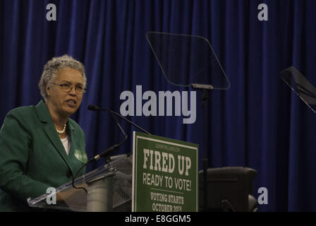 Chicago, IL, Stati Uniti d'America. Il 7 ottobre, 2014. Contea di Cook Board Presidente Toni Preckwinkle parla al rally democratica per il Governatore dell'Illinois Pat Quinn a Chicago il 7 ottobre 2014. Credito: Karen I. Hirsch/ZUMA filo/ZUMAPRESS.com/Alamy Live News Foto Stock