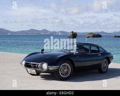 LHD Toyota 2000GT giapponese auto sportive a Okinawa, Giappone. Foto Stock