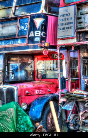 Abbandonati gli autobus di Londra Foto Stock