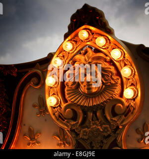 Dettagli architettonici su Fairground Ride presso il parco di divertimenti Foto Stock