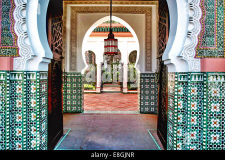 Il Marocco, Marrakesh-Tensift-El Haouz, Provincia Marrakech Marrakesh, Hotel interior con arcata Foto Stock