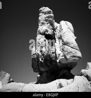 Stati Uniti, California, Joshua Tree National Park, Lonely rock formazione Foto Stock