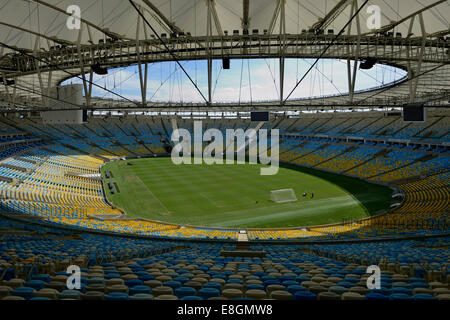 Maracanã Stadium, lo stadio di calcio, vista dalla tribuna, sede del 2014 FIFA World Cup, Rio de Janeiro, Brasile Foto Stock