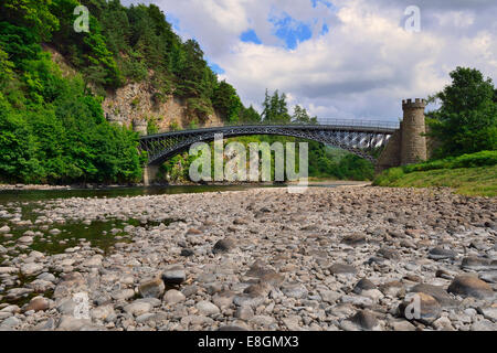 Craigellachie ponte sopra il fiume Spey, costruito da Thomas Telford, Speyside, Aberlour, murene, Highlands, Scozia Foto Stock