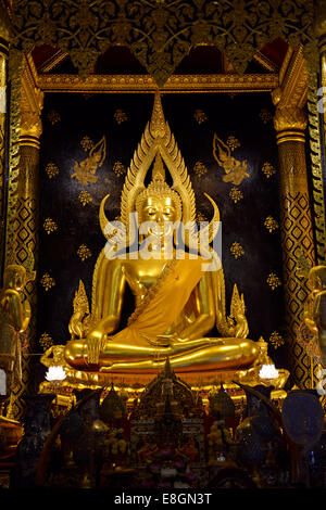 Phra Phuttha Chinnarat statua del Buddha, Wat Phra Si Rattana Mahathat o il tempio di Wat Yai tempio, Phitsanulokb, Thailandia del Nord Foto Stock