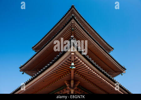 Enorme pagoda nel Kiyomizu-dera tempio, Sito Patrimonio Mondiale dell'UNESCO, Kyoto, Giappone Foto Stock