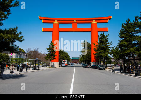 Heian jingū-santuario, Torii gate, Kyoto, Giappone Foto Stock