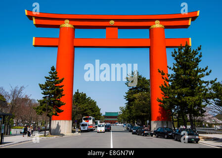 Heian jingū-santuario, Torii gate, Kyoto, Giappone Foto Stock