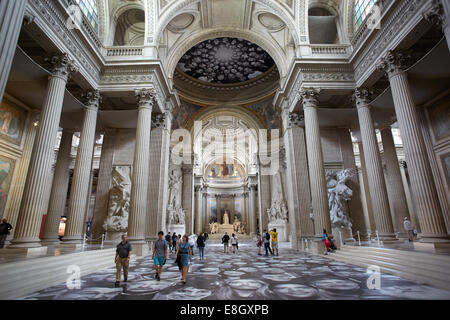 Pantheon interno con i turisti a Parigi Foto Stock