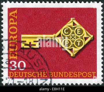 Germania - circa 1968: francobollo stampato in Germania, mostra la chiave d'oro con C.E.P.T. Emblema, circa 1968 Foto Stock