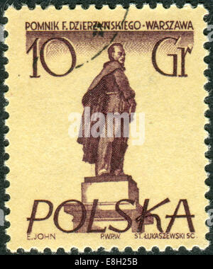 Francobollo stampato in Polonia, mostra un monumento di statista sovietico, polacco e rivoluzionario russo Dzerzhinsky Felix Foto Stock