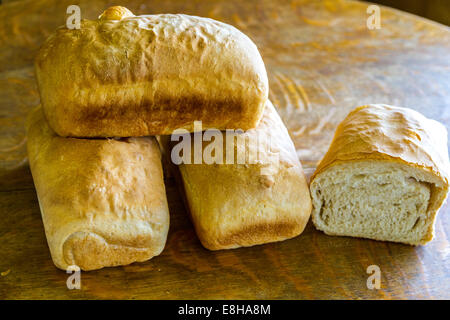 Le pagnotte di pane appena sfornato pane fatto in casa Foto Stock