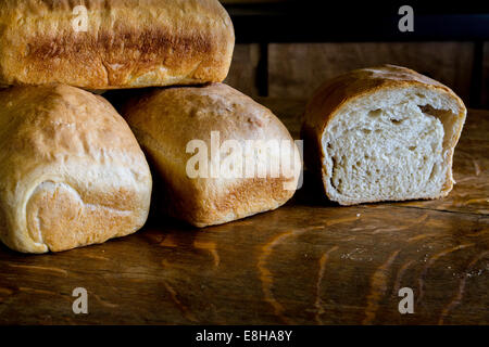 Le pagnotte di pane appena sfornato pane fatto in casa Foto Stock