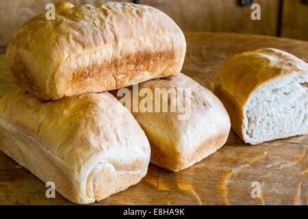 Le pagnotte di pane appena sfornato pane fatto in casa Foto Stock