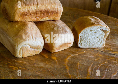 Le pagnotte di pane appena sfornato pane fatto in casa Foto Stock