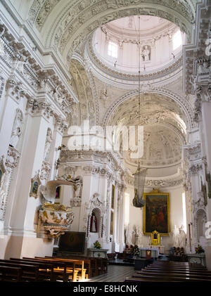 Vista interna di San Pietro e San Paolo ChurchŠv. apaštalų Petro ir bažnyčia Povilo, a Vilnius, Lituania Foto Stock