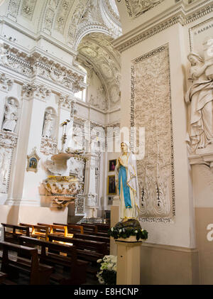 Vista interna di San Pietro e San Paolo ChurchŠv. apaštalų Petro ir bažnyčia Povilo, a Vilnius, Lituania Foto Stock