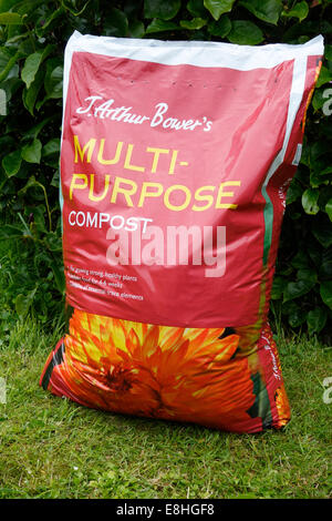 Borsa di J. Arthur Bower multiuso del compost in giardino nei mesi estivi, REGNO UNITO Foto Stock