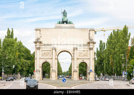 Monaco di Baviera, Germania - 25 agosto: Il Siegestor (Vittoria Gate) di Monaco di Baviera, Germania, il 25 agosto 2014. Foto Stock