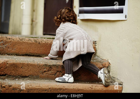 Bambina eleganti urbano ritratto Foto Stock