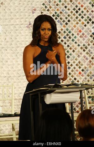 Washington, DC, Stati Uniti d'America. 8 Ottobre, 2014. Washington, DC, Stati Uniti d'America. 8 Ott 2014. La First Lady Michelle Obama di presenze per la Casa Bianca di moda Workshop di educazione, la Casa Bianca di Washington, DC Ottobre 8, 2014. Credito: Lisa Holte/Everett raccolta/Alamy Live News Foto Stock