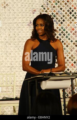 Washington, DC, Stati Uniti d'America. 8 Ottobre, 2014. Washington, DC, Stati Uniti d'America. 8 Ott 2014. La First Lady Michelle Obama di presenze per la Casa Bianca di moda Workshop di educazione, la Casa Bianca di Washington, DC Ottobre 8, 2014. Credito: Lisa Holte/Everett raccolta/Alamy Live News Foto Stock