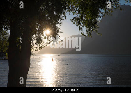 Tramonto sul lago di Lugano, Italia / Svizzera Foto Stock