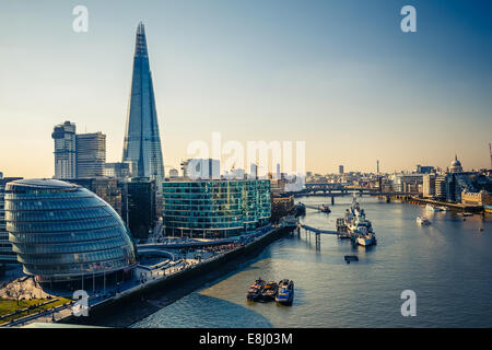 Il Tamigi e il centro di Londra Foto Stock