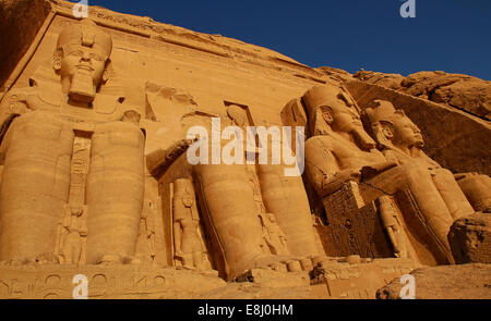 Tempio di Abu Simble del re Ramses II - il sud dell'Egitto . Foto Stock