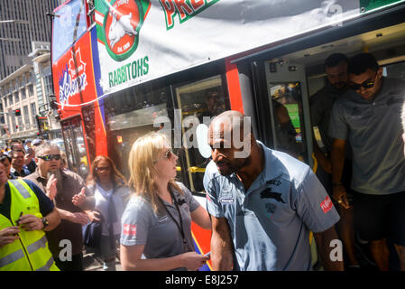 Sydney, Australia. Il 9 ottobre, 2014. Il South Sydney Rabbitohs player Lote Tuqiri arrivato a Sydney Town Hall. Credito: MediaServicesAP/Alamy Live News Foto Stock