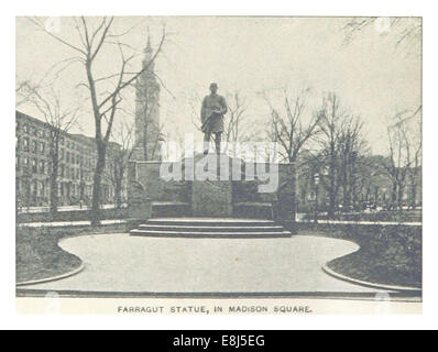 Un'illustrazione vintage tratta dal libro di King del 1893 di New York City raffigurante la statua dell'ammiraglio Farragut a Madison Square, New York. L'immagine mostra la scultura prominente nel suo ambiente storico. Foto Stock