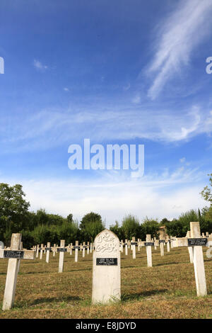 Commonweatlth War Graves. Francese cimitero militare contenente le tombe di 328 ColumŽriens, inglese, olandese e gli africani morti fo Foto Stock