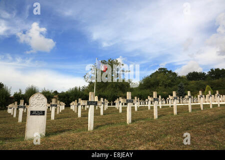 Commonweatlth War Graves. Francese cimitero militare contenente le tombe di 328 ColumŽriens, inglese, olandese e gli africani morti fo Foto Stock