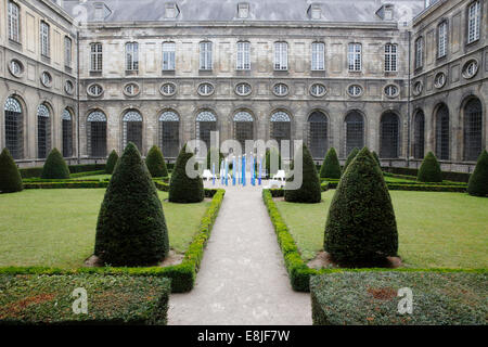 Abbazia di Saint-Vaast. Arras Museo di Belle Arti. Cortile del chiostro. Foto Stock