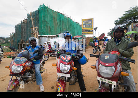 Ruanda, Kigali: ci sono molti siti di costruzione nella città capitale. Foto Stock