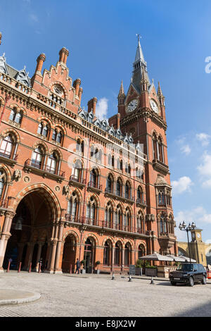 L'entrata di San Pancrazio stazione ferroviaria internazionale di Londra, Regno Unito Foto Stock