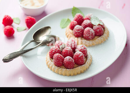 Tartlet con lamponi freschi Foto Stock