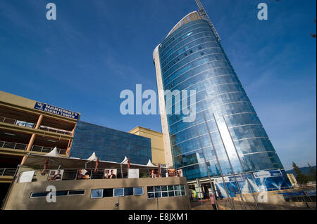 Ruanda, Kigali: Ruanda capitale ha alcuni veramente moderno parti coesistono aree rurali. Foto Stock